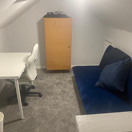 Convenient Room Белфаст Экстерьер фото
